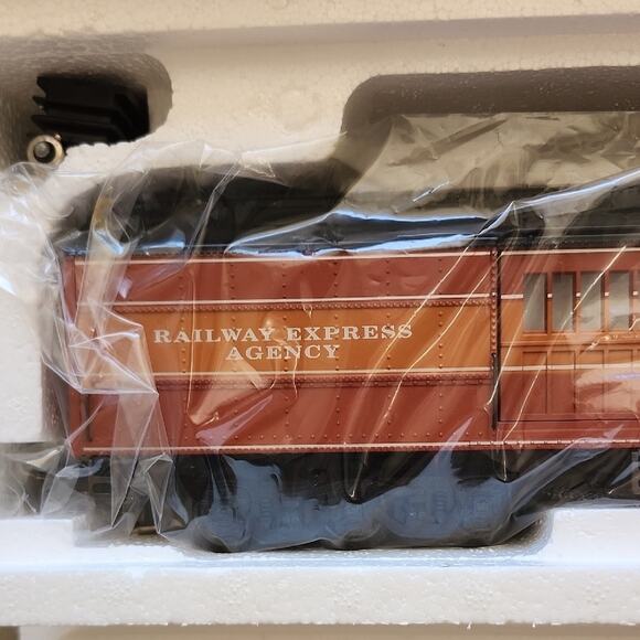Southern Pacific Orange Model Train Car - Daylight Baggage Car - Picture 5 of 6